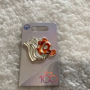 Disney finding Nemo pin.